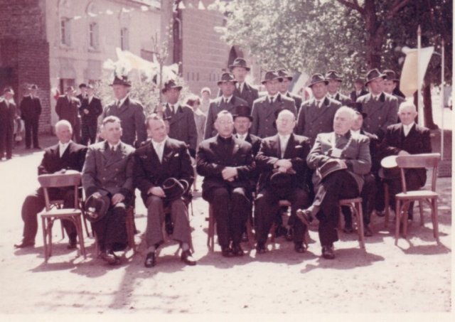 1957 Vorstand mit Ehrengästen